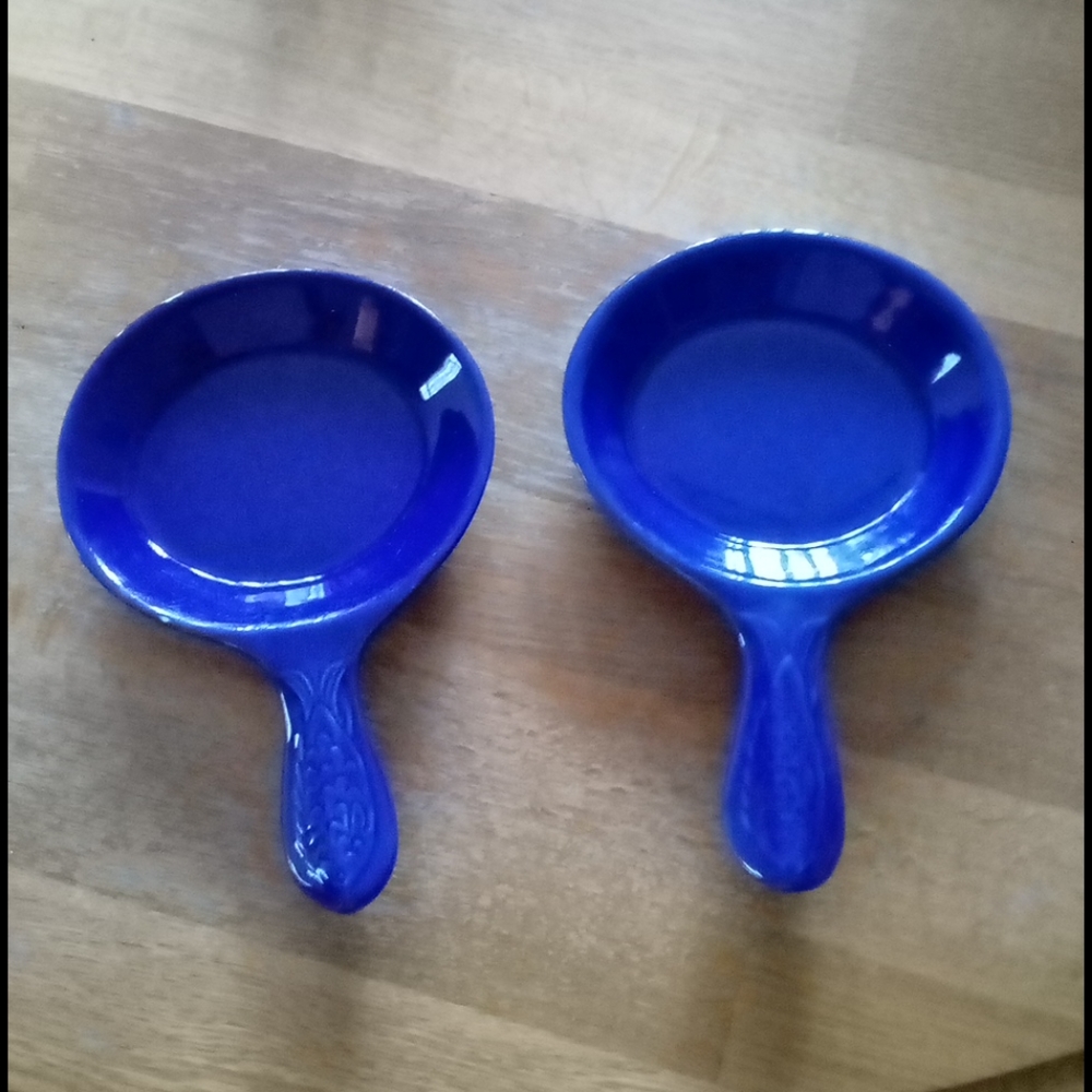 Syracuse China heavy pottery stoneware 9" pans